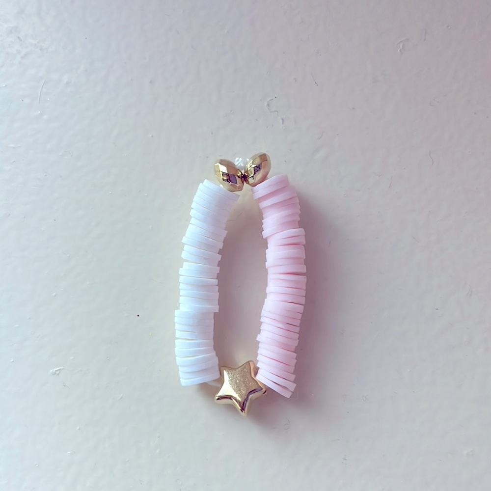 Hi guys this is my first bracelet so please buy it and the price is 9$!❣️